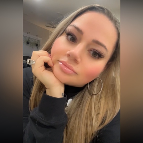 Hi my name is Tam, everything in my closet is OBO so make me a REASONABLE offer! - Picture 5 of 7